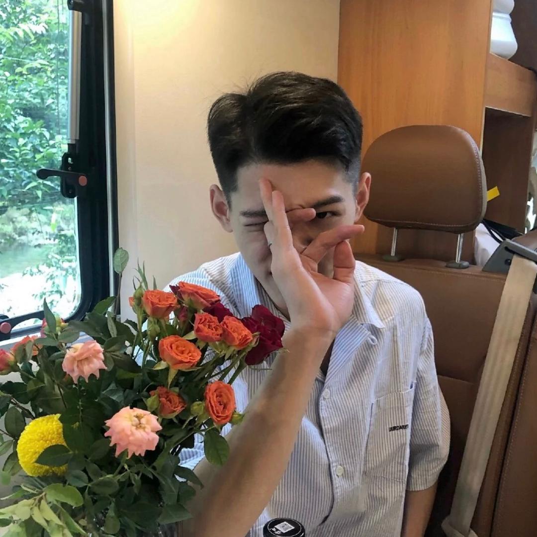 🐬: