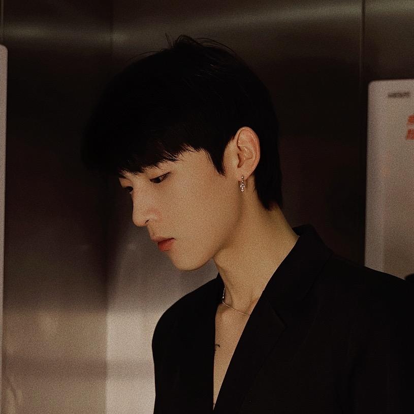 杨泽.