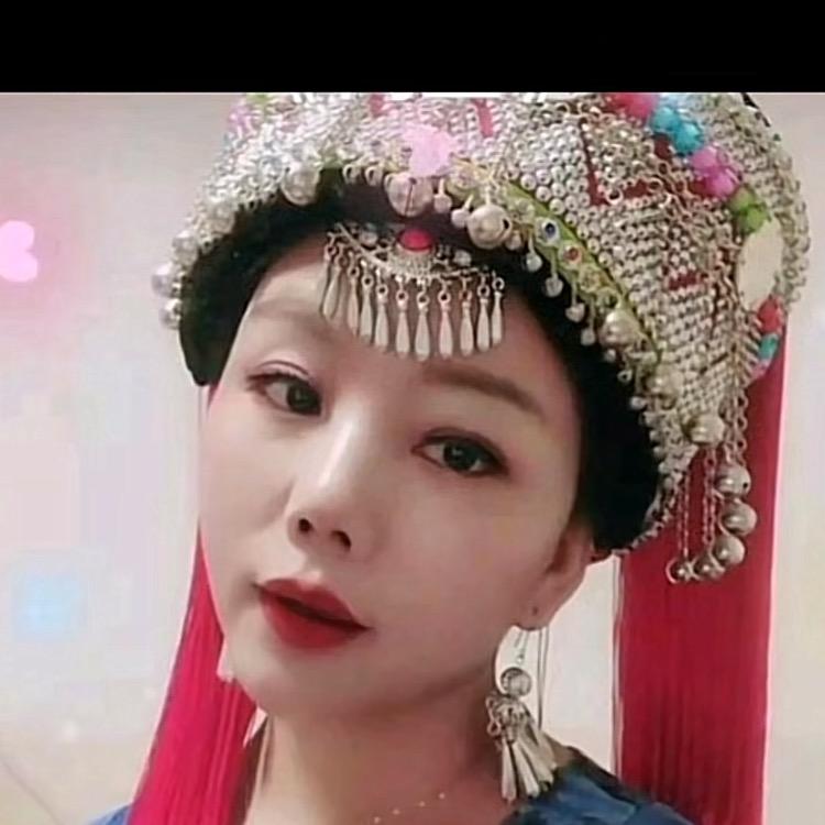云南李梦伤感情歌小号