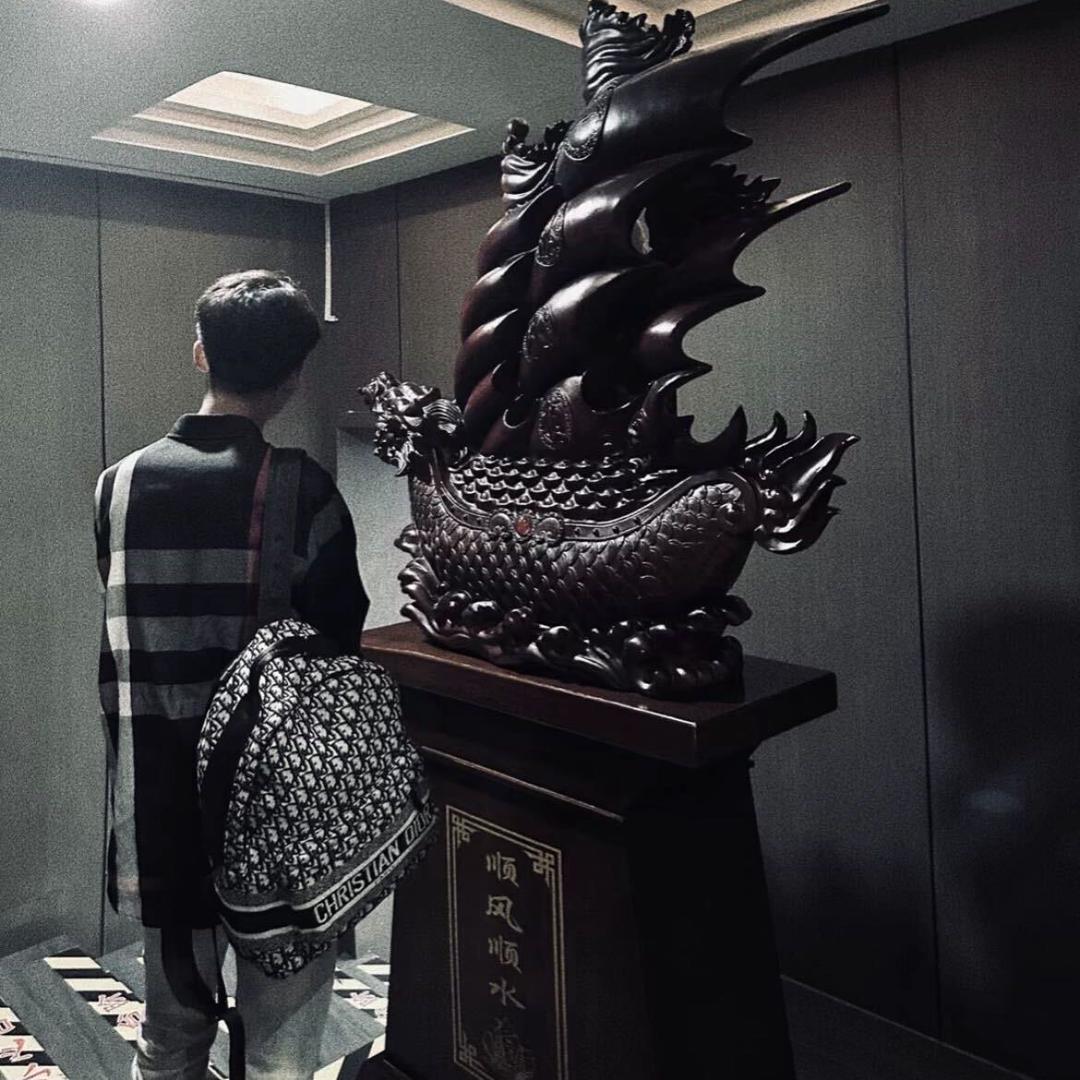灿