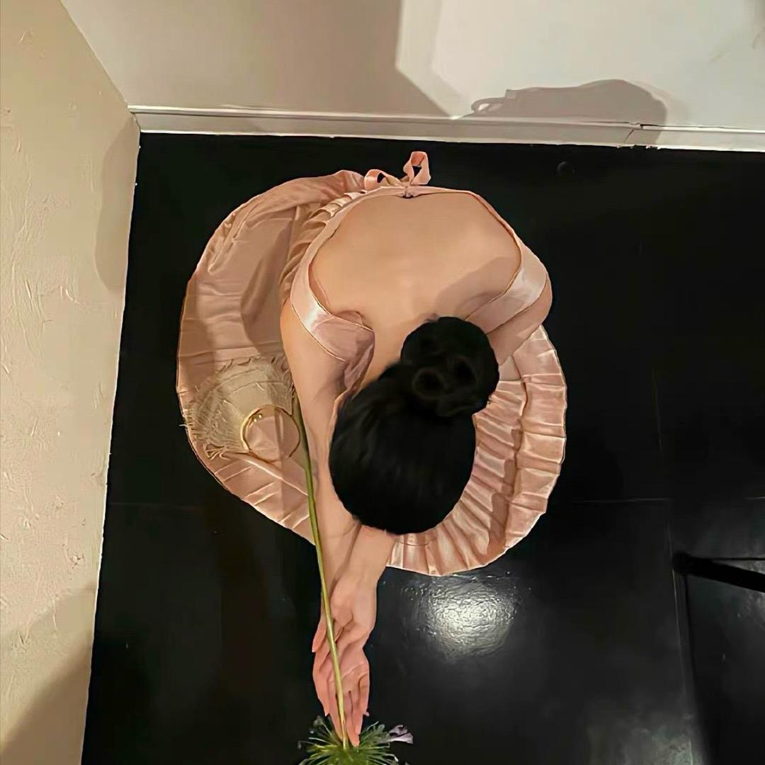骑老奶奶过马路