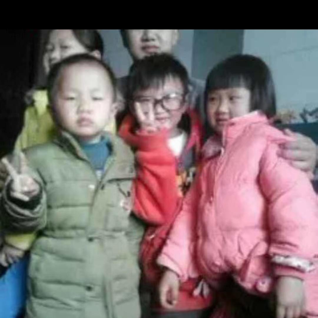 荣群呀