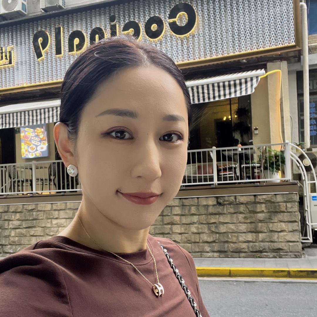 Tina小姐