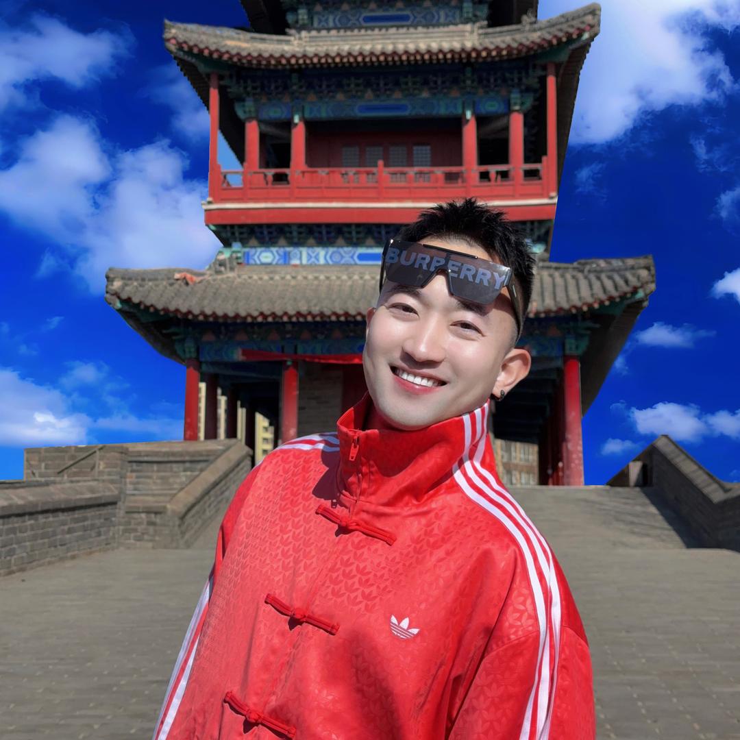 爱买衣服的大哲