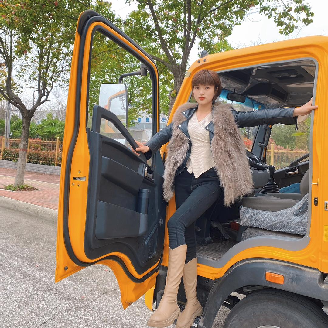 邓县清障平板女司机