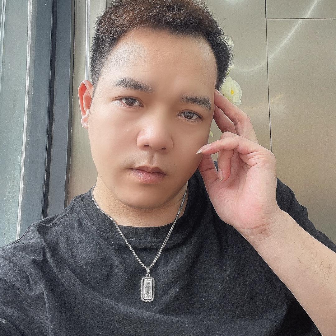 百色市名人秀发型沙龙【阿程】