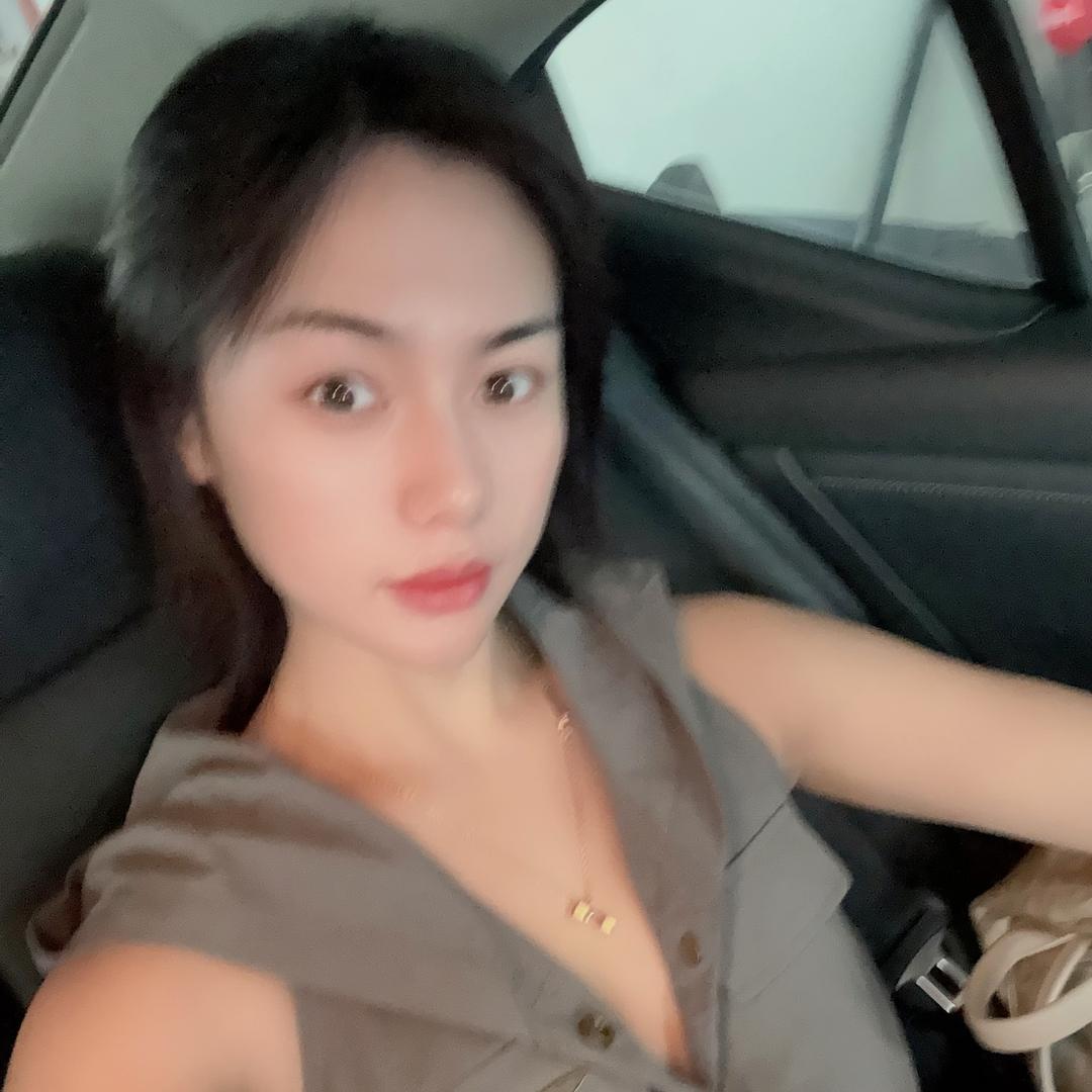 不爱社交的健身女孩