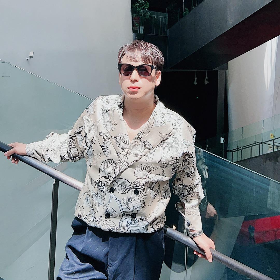 东胜大师兄  烫发店