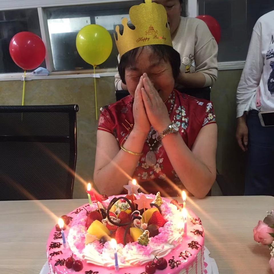 我是天天向上，，做了一辈子的小孩子头。