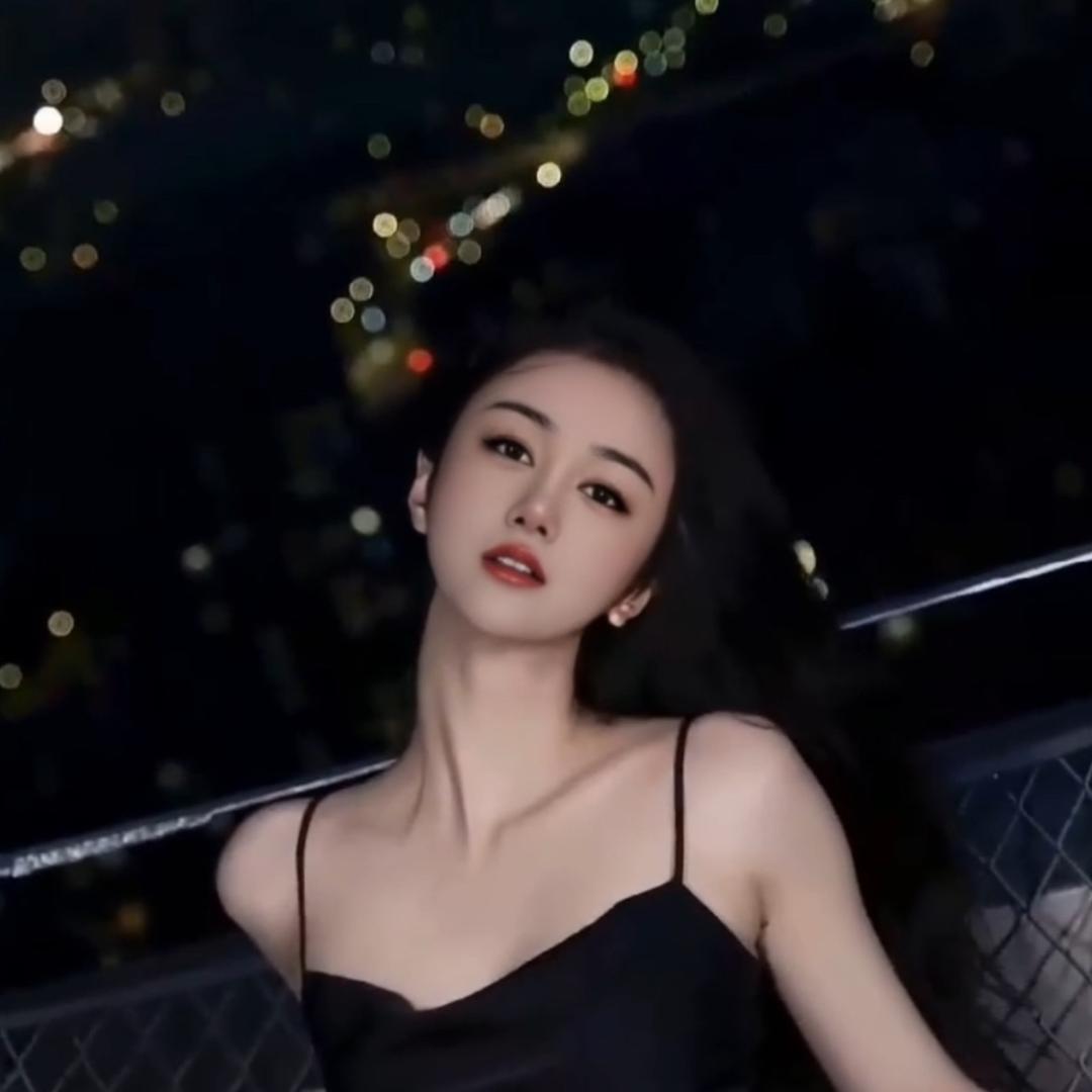 🧚🏾‍♀️ 丑小丫