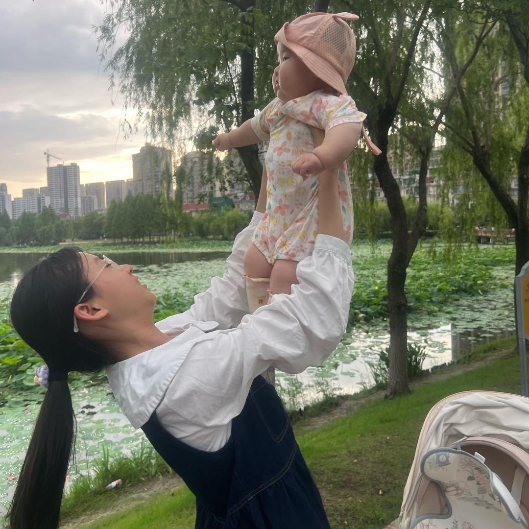 遇事不慌张女士