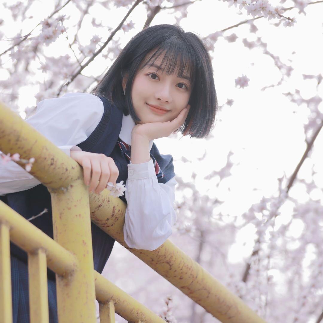 白醋少女的小瓶盖