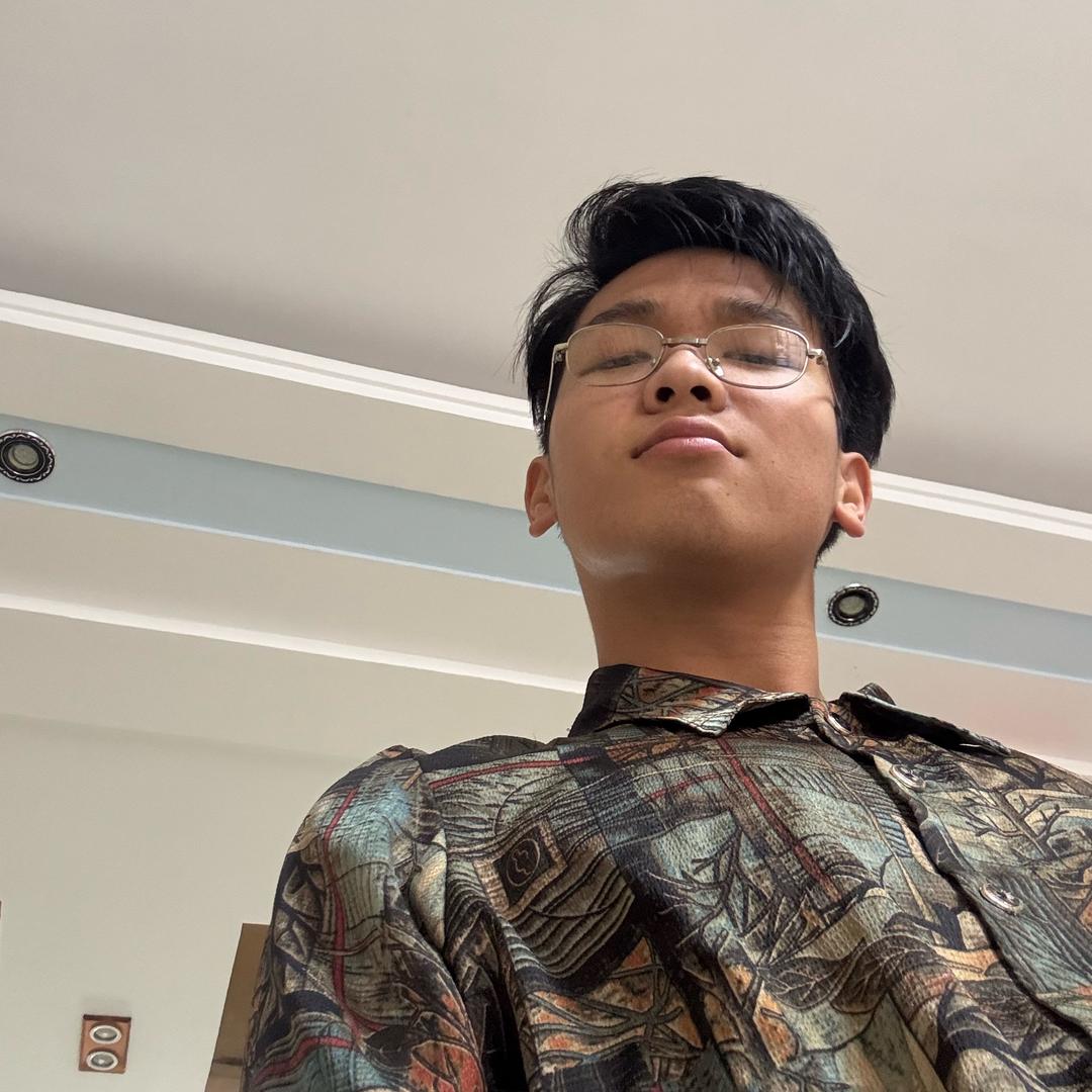 李卓轩.