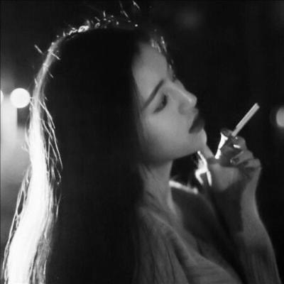 李  莫  愁
