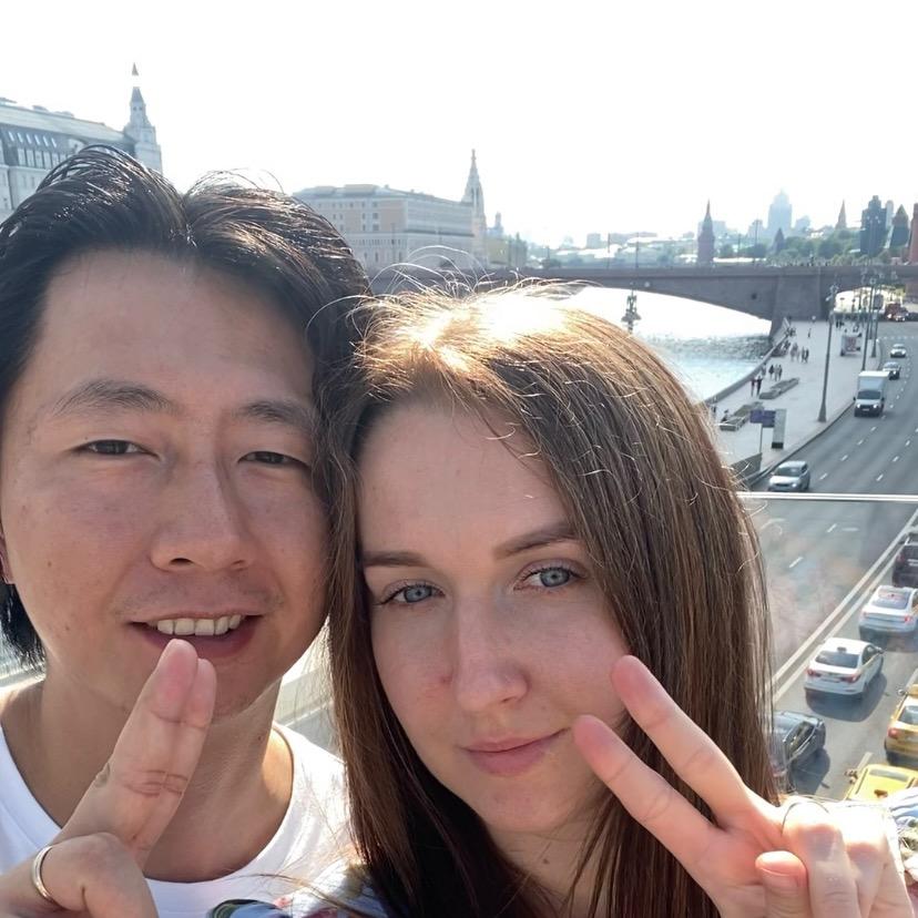小张和达妮娅（中俄乌家庭）