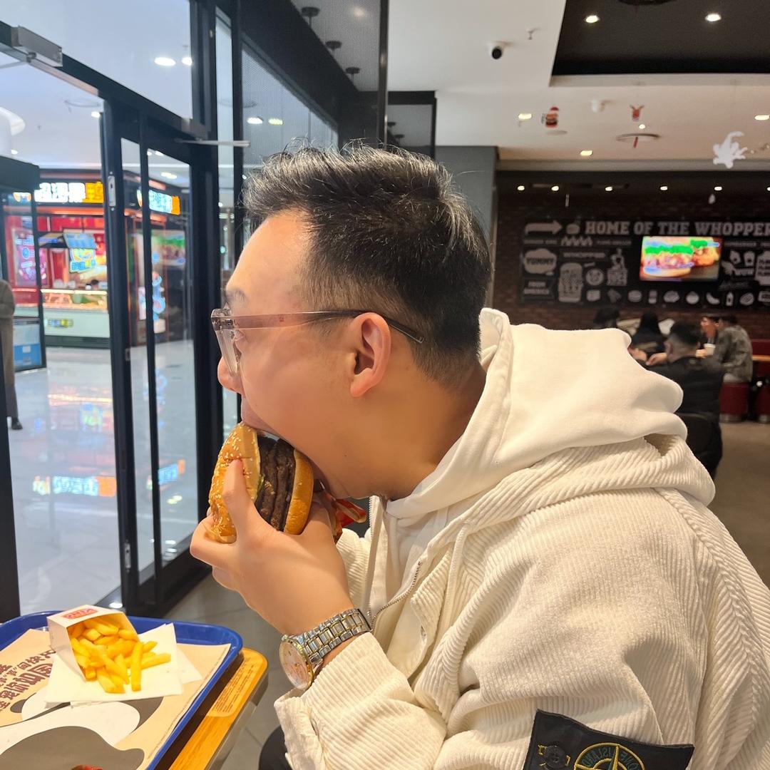 就吃这亿口🍔