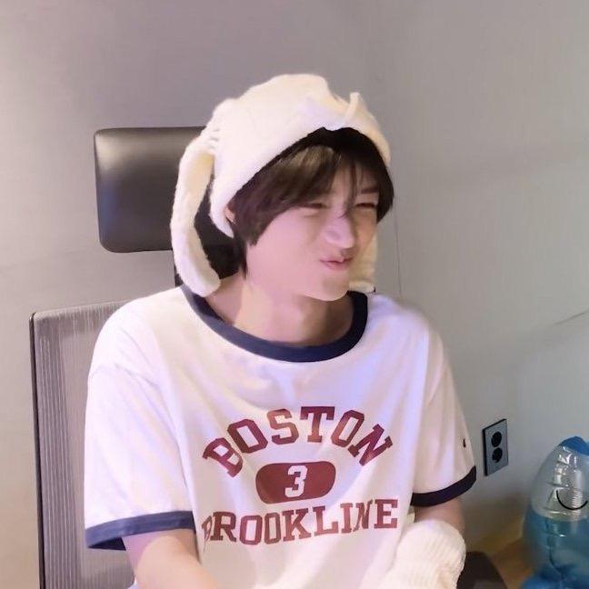 小狗摇尾巴没