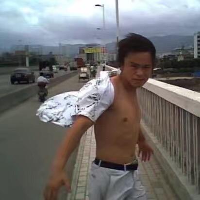 小姐你为何笑吟吟