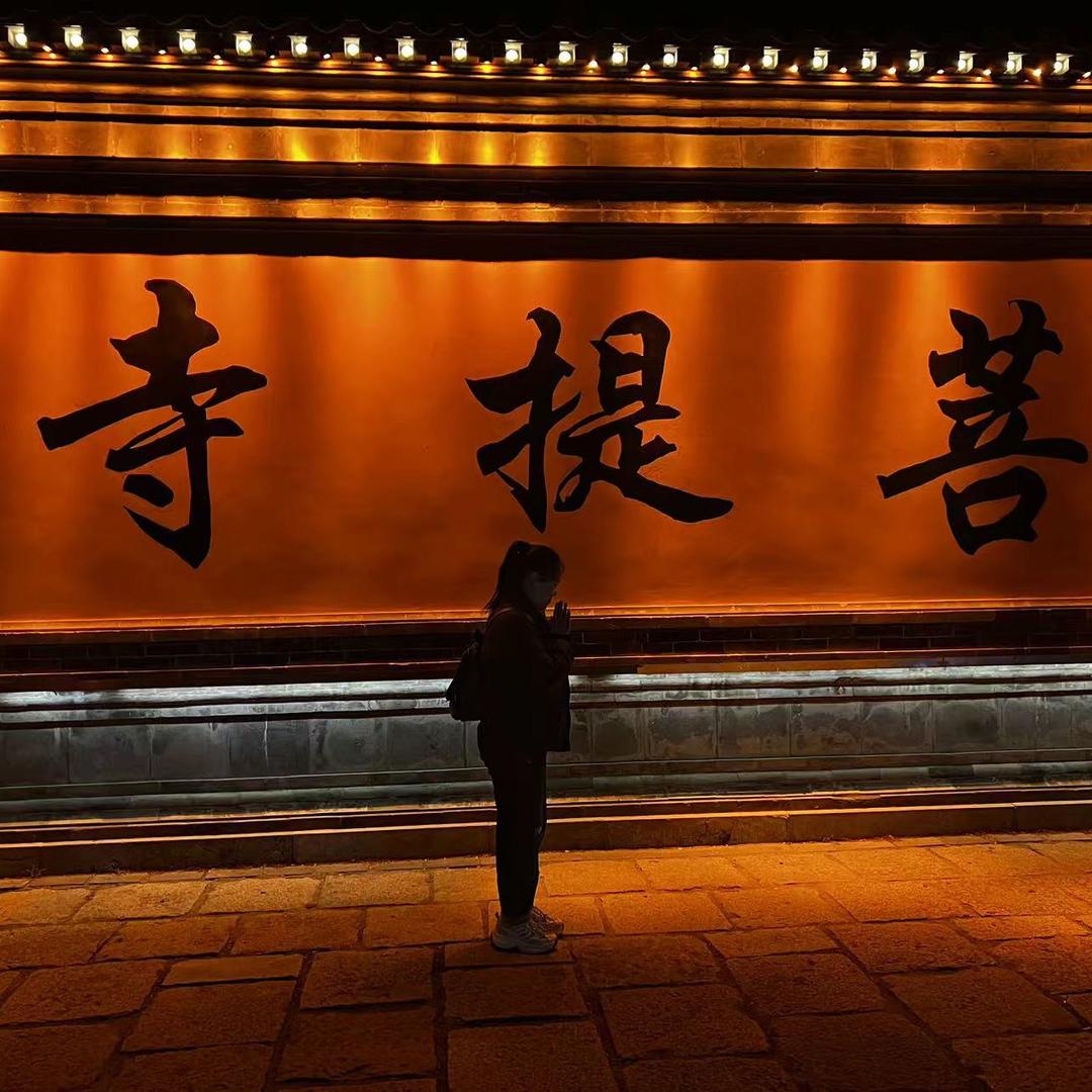 大自然鞋服广场老板娘