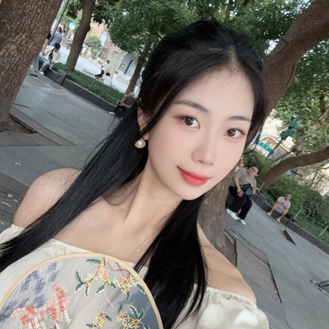 莉莉-