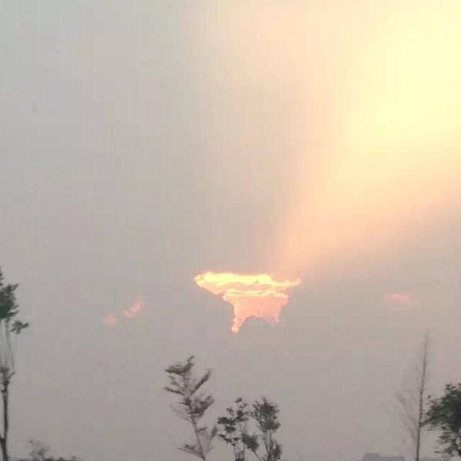 太🌞当空照