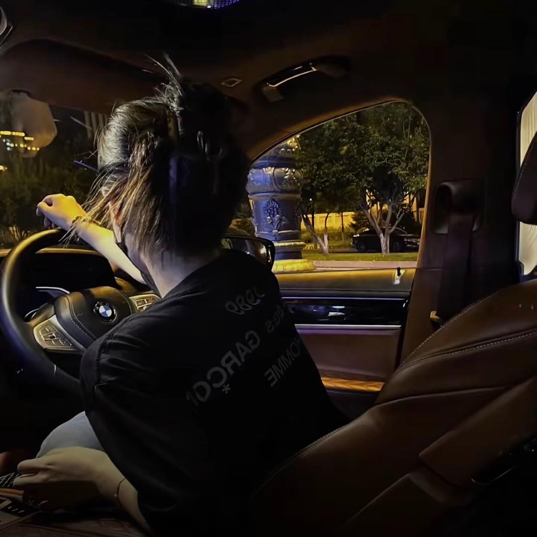 一只伍伍（恋爱脑版）