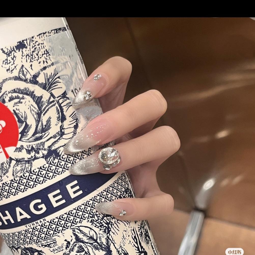 纤纤美甲馆