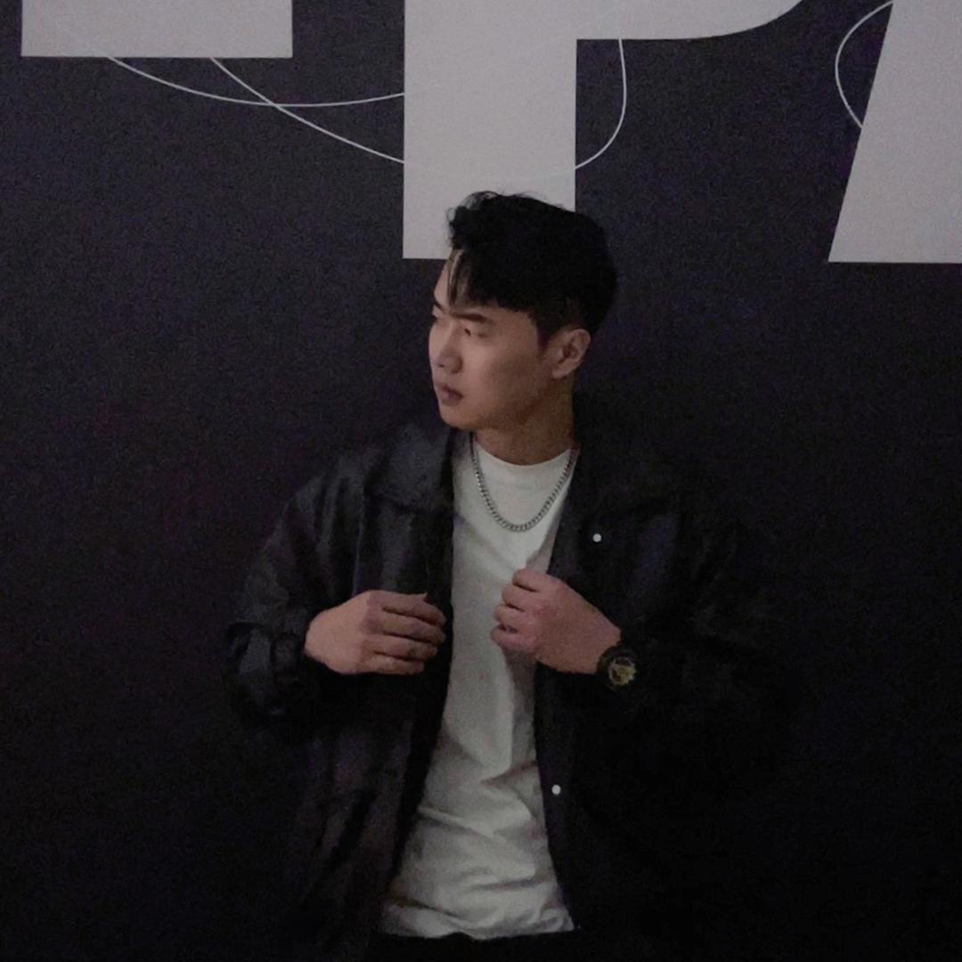 黄'