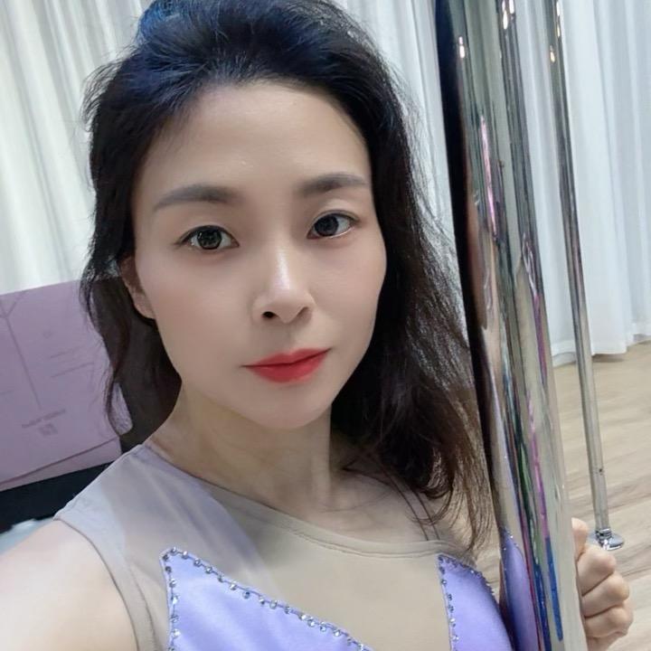 钢管舞勤宝