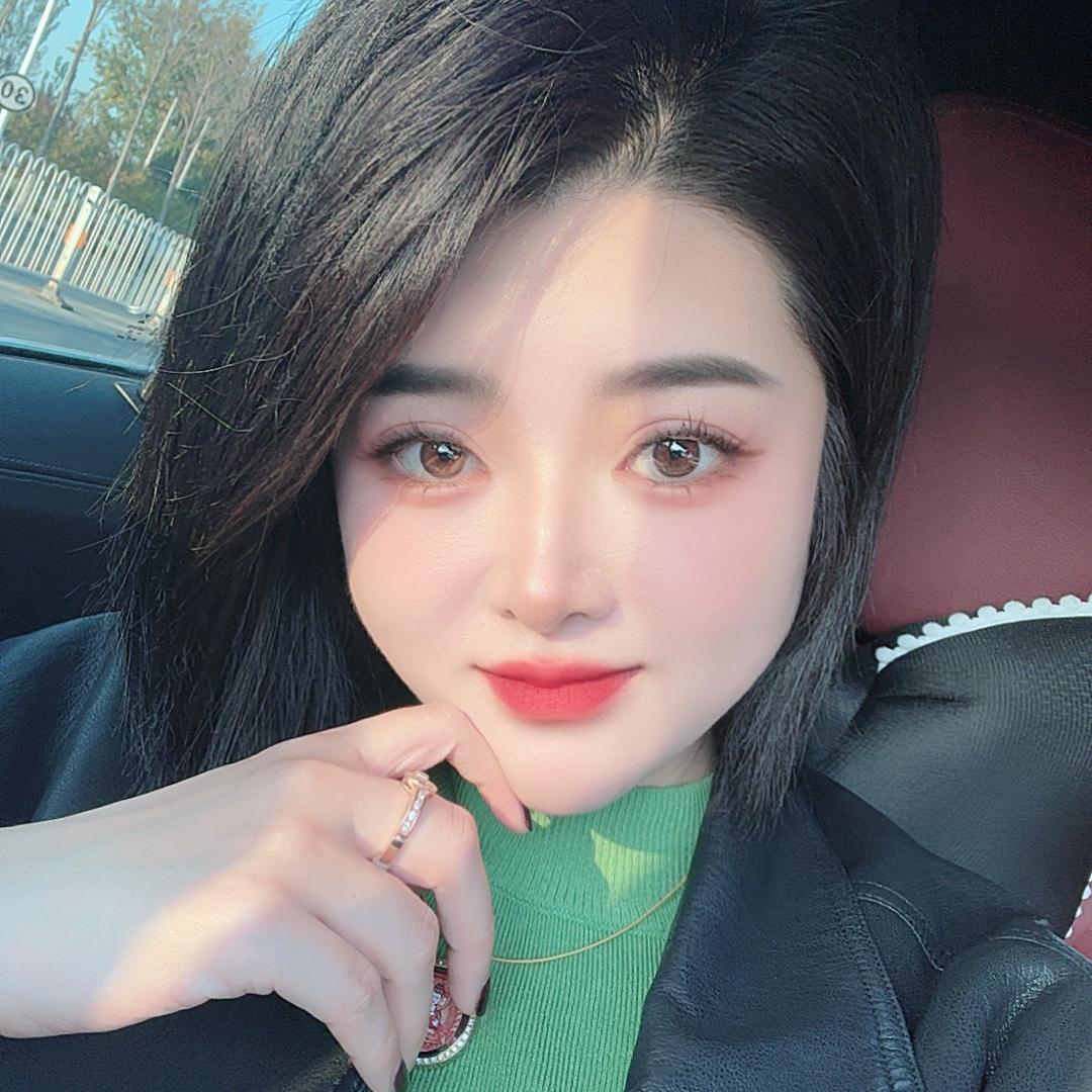 爱跳舞的电力小妹（穿搭在橱窗）