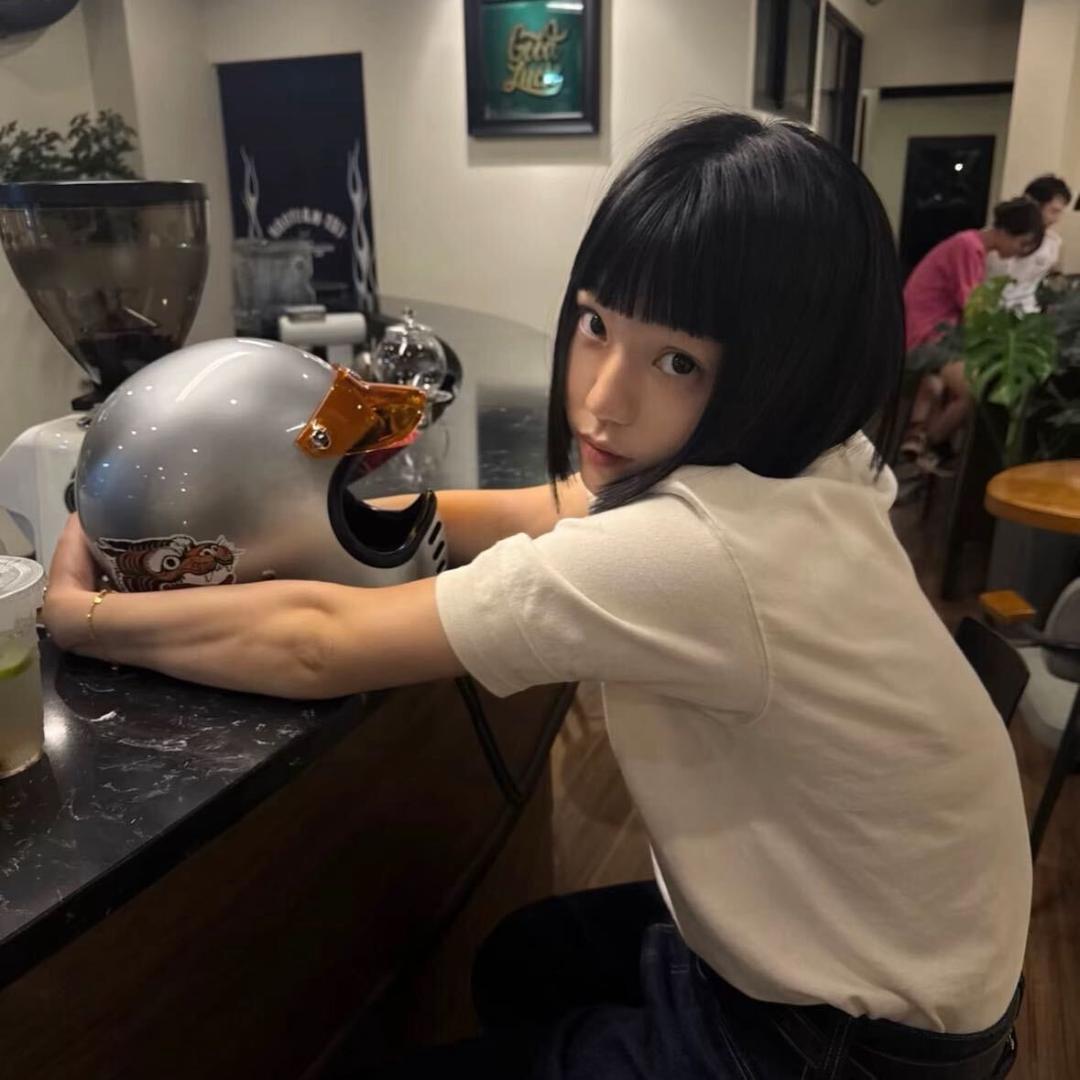 佳子.