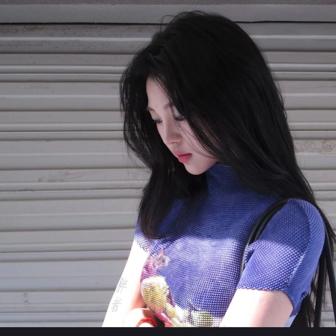腼腆小美