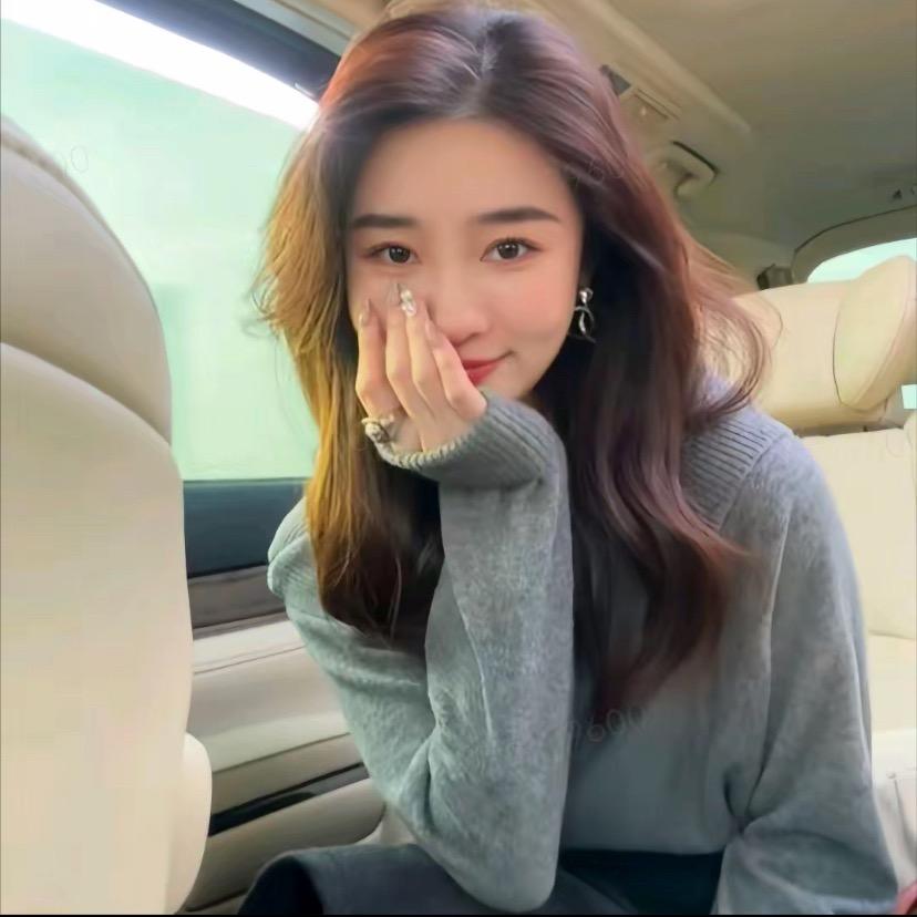 邱莹莹（时尚穿搭）