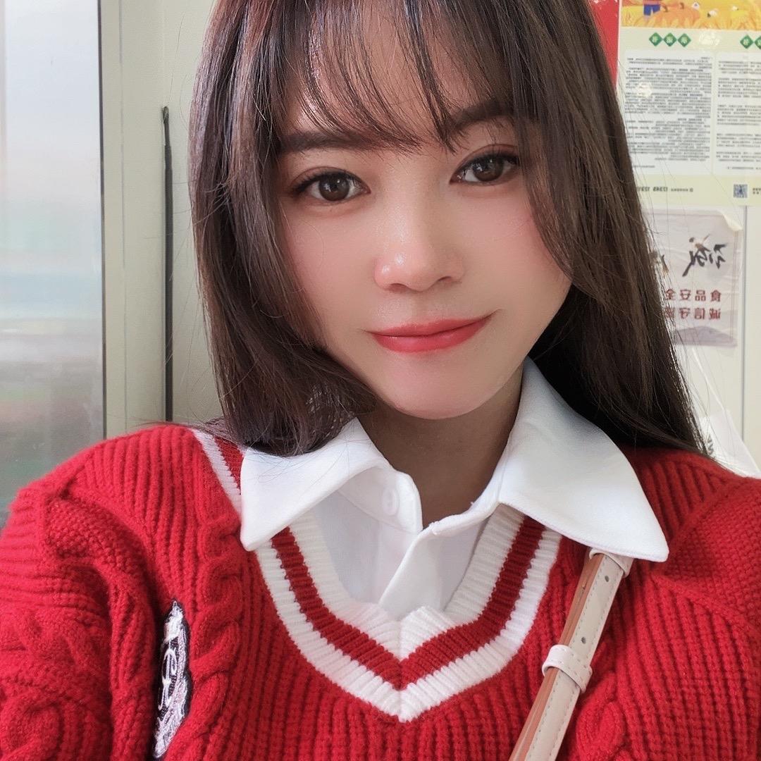 爱拍照的小姐姐