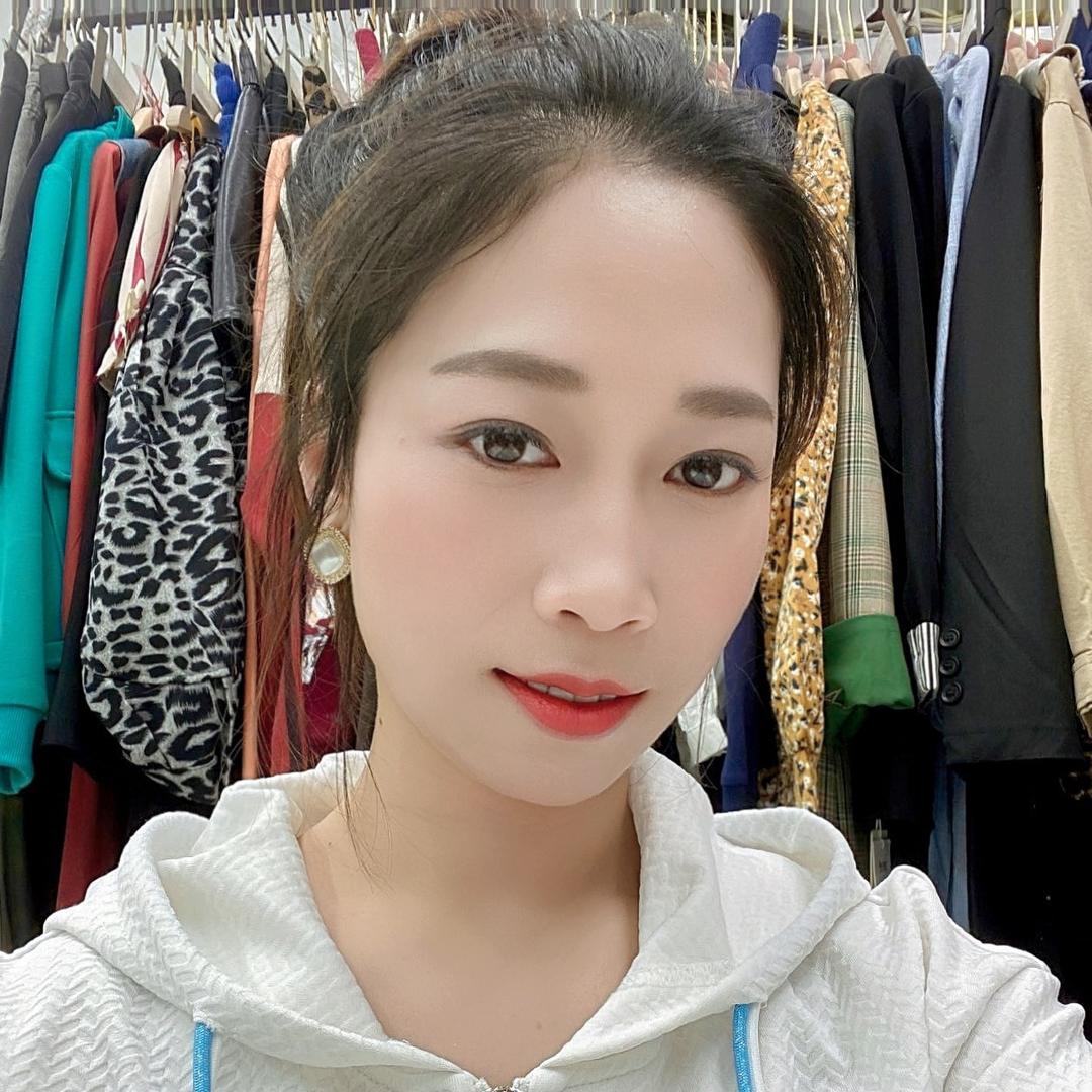 小桔子时尚女装工厂店