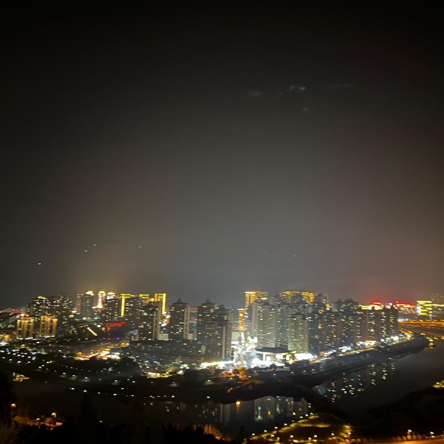 G开着拖拉机进城