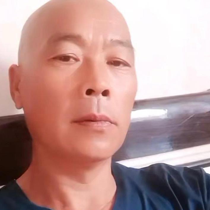 柏木岭村村民。