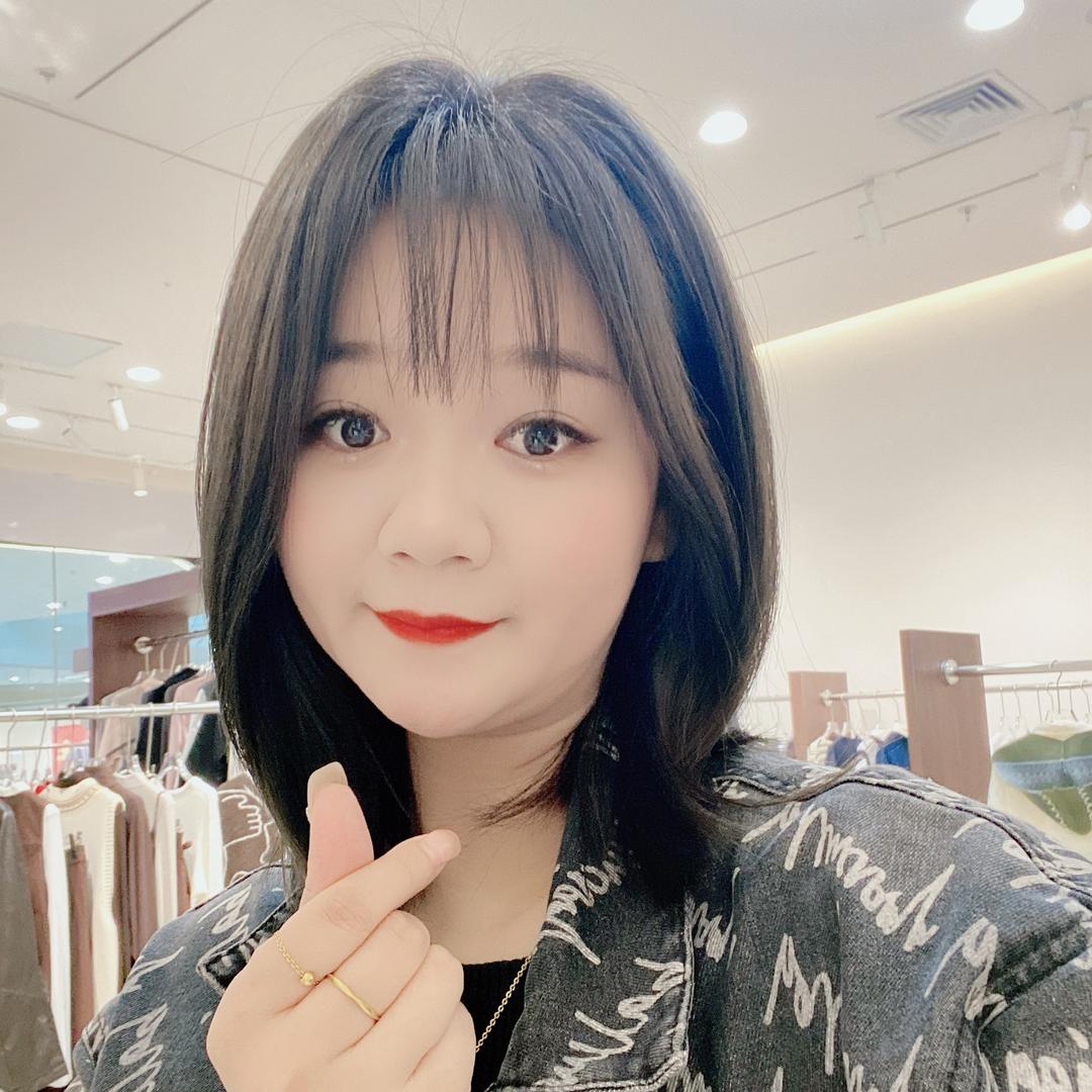 会笑的眼睛真美