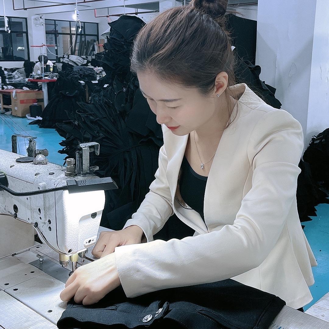 佟忻服饰工厂