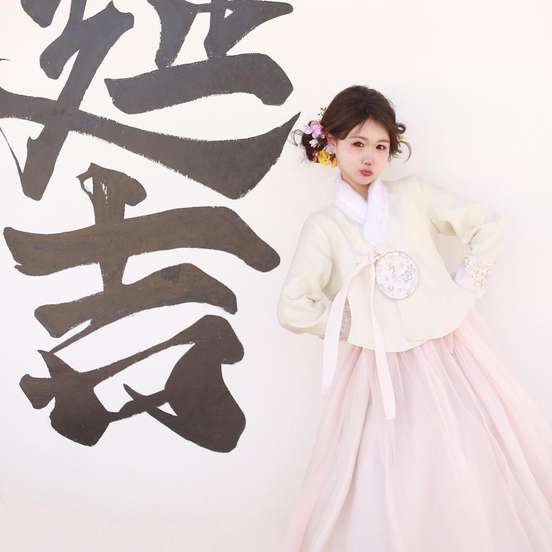 ：童淼网不红-