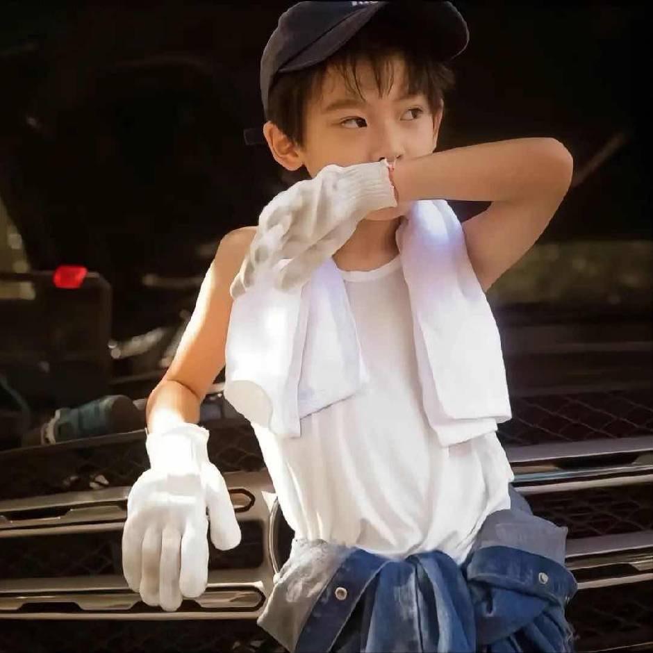 @。 9。6。年轻男孩。