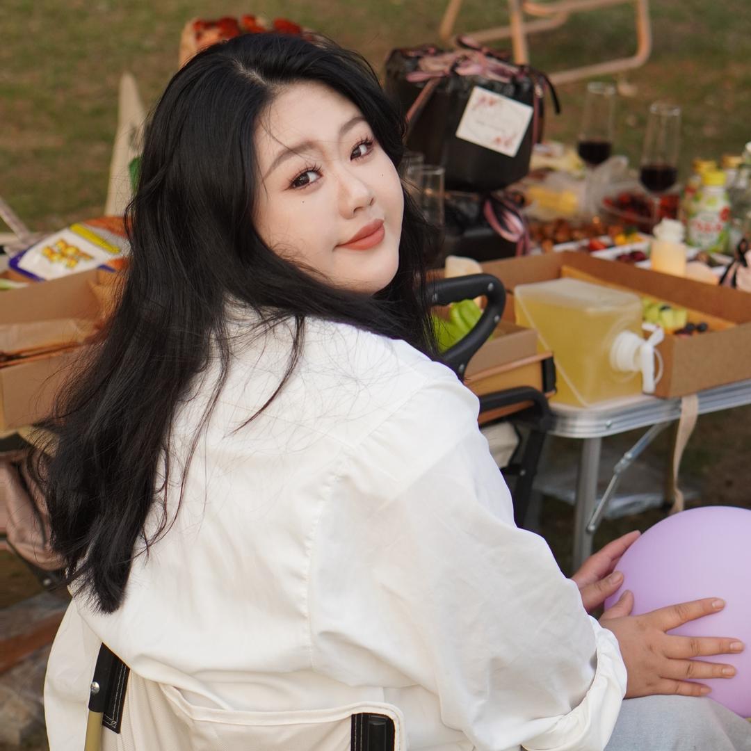 化妆师晴晴（觅白大码婚纱）