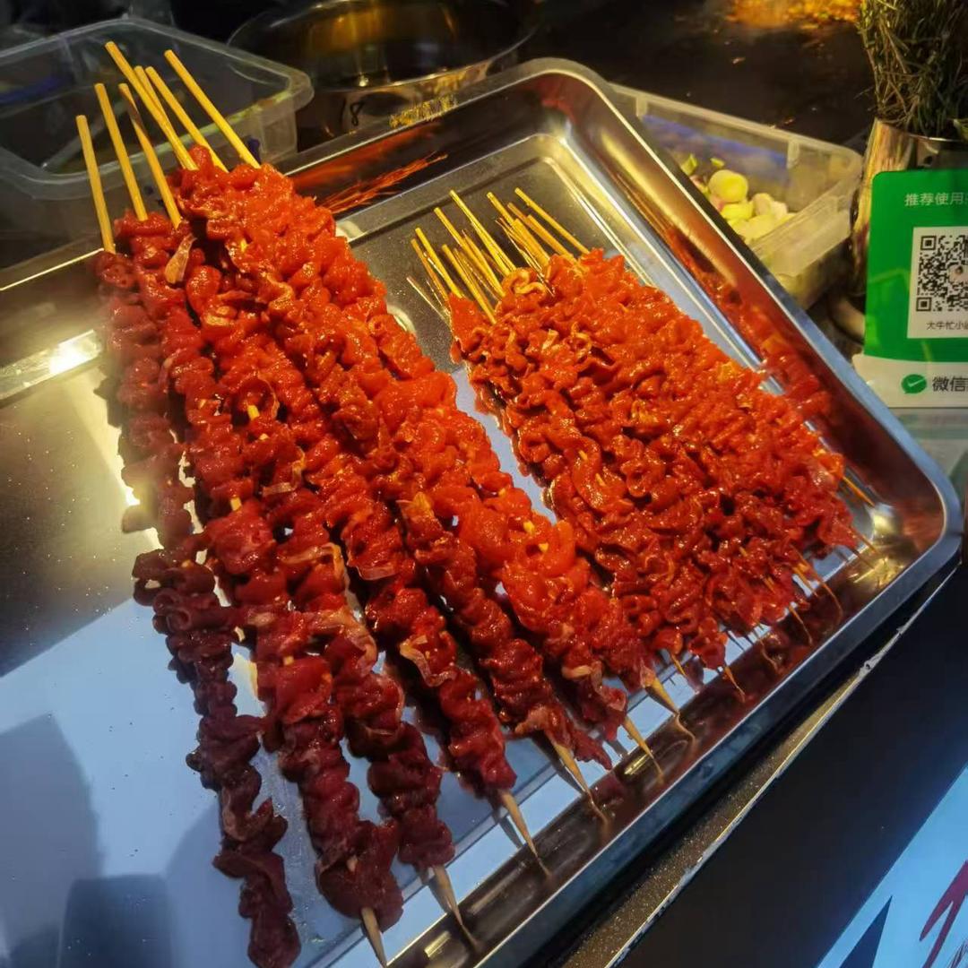 卖大串牛肉的小姐姐