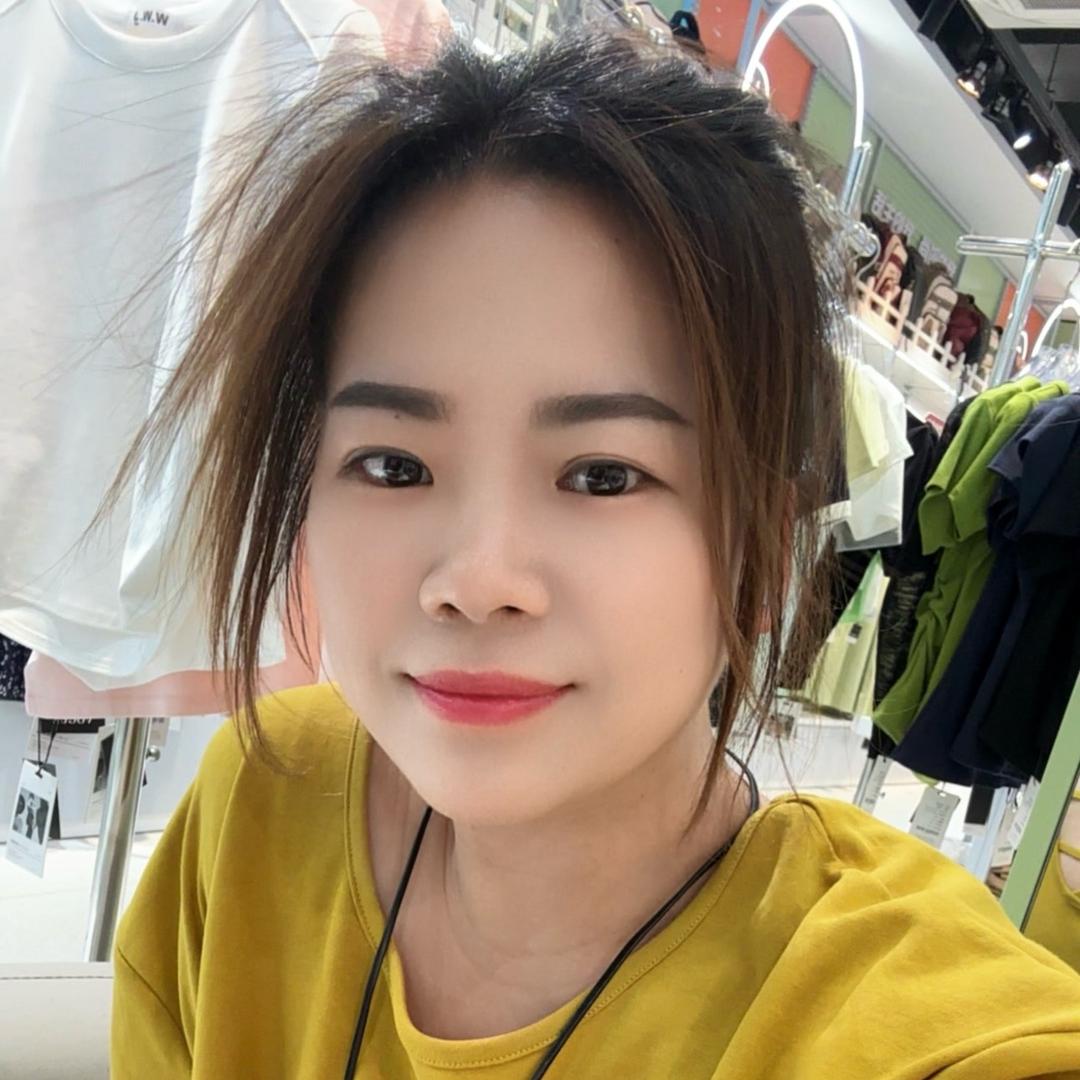 仙桃职业学院妖妖坊女装店小余