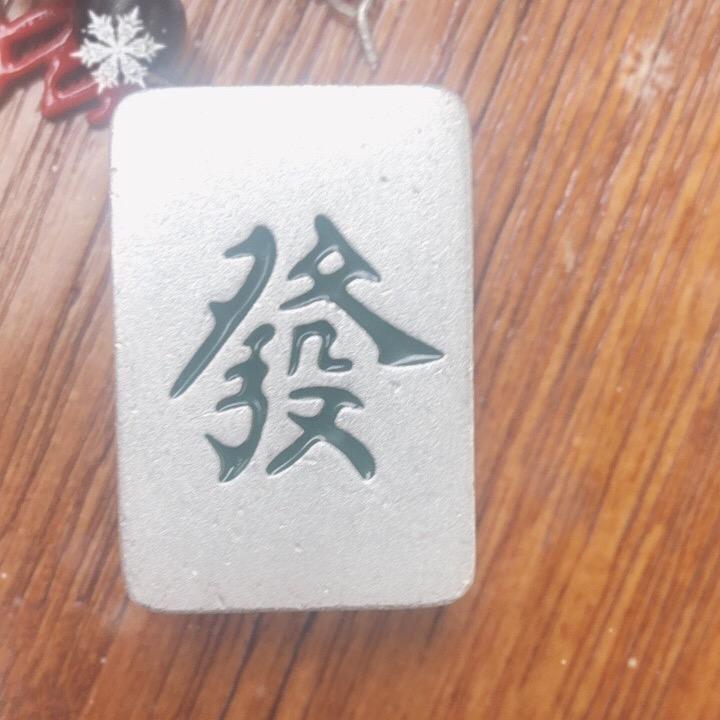 开汽车的小老弟
