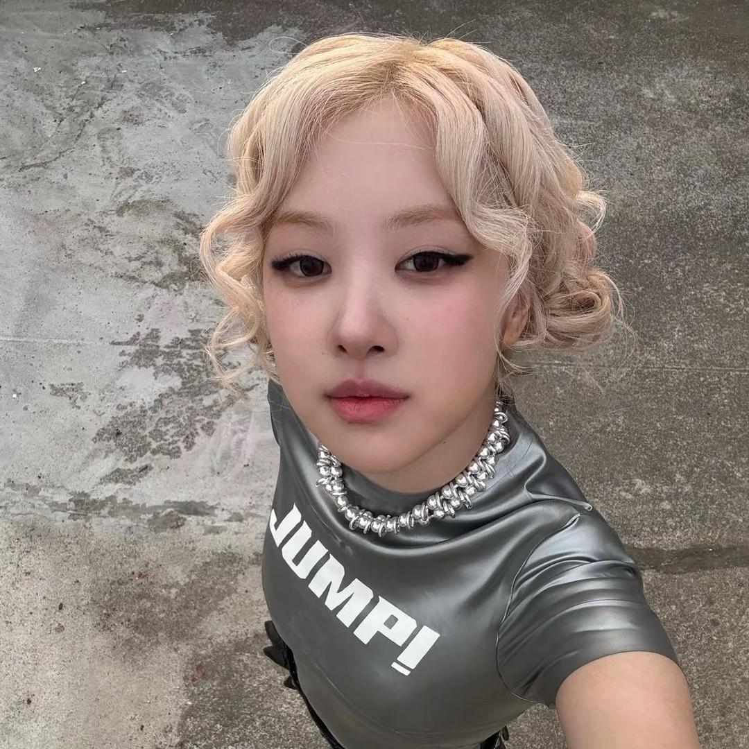 阿朴彩英
