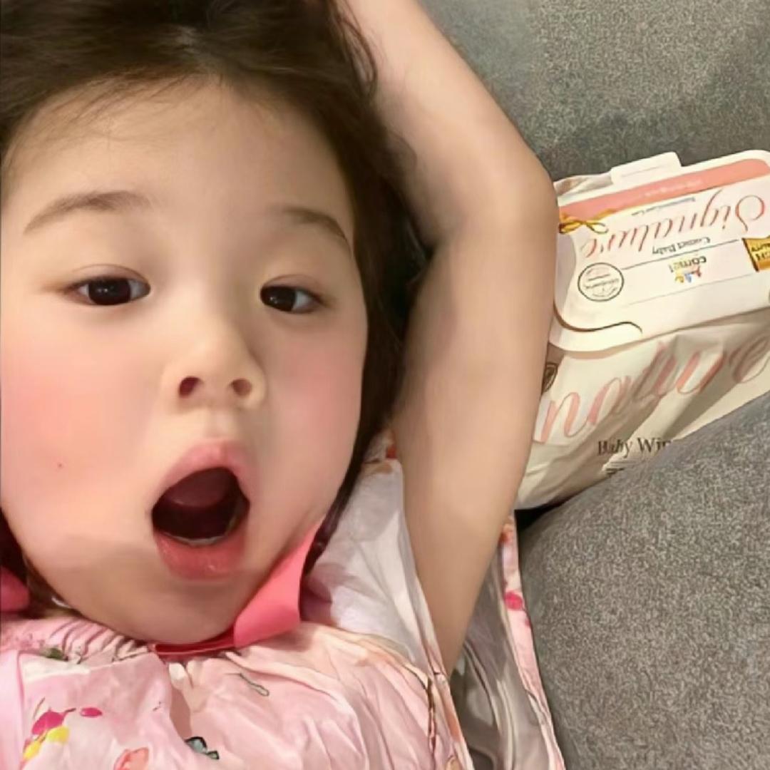 笨蛋比个耶.