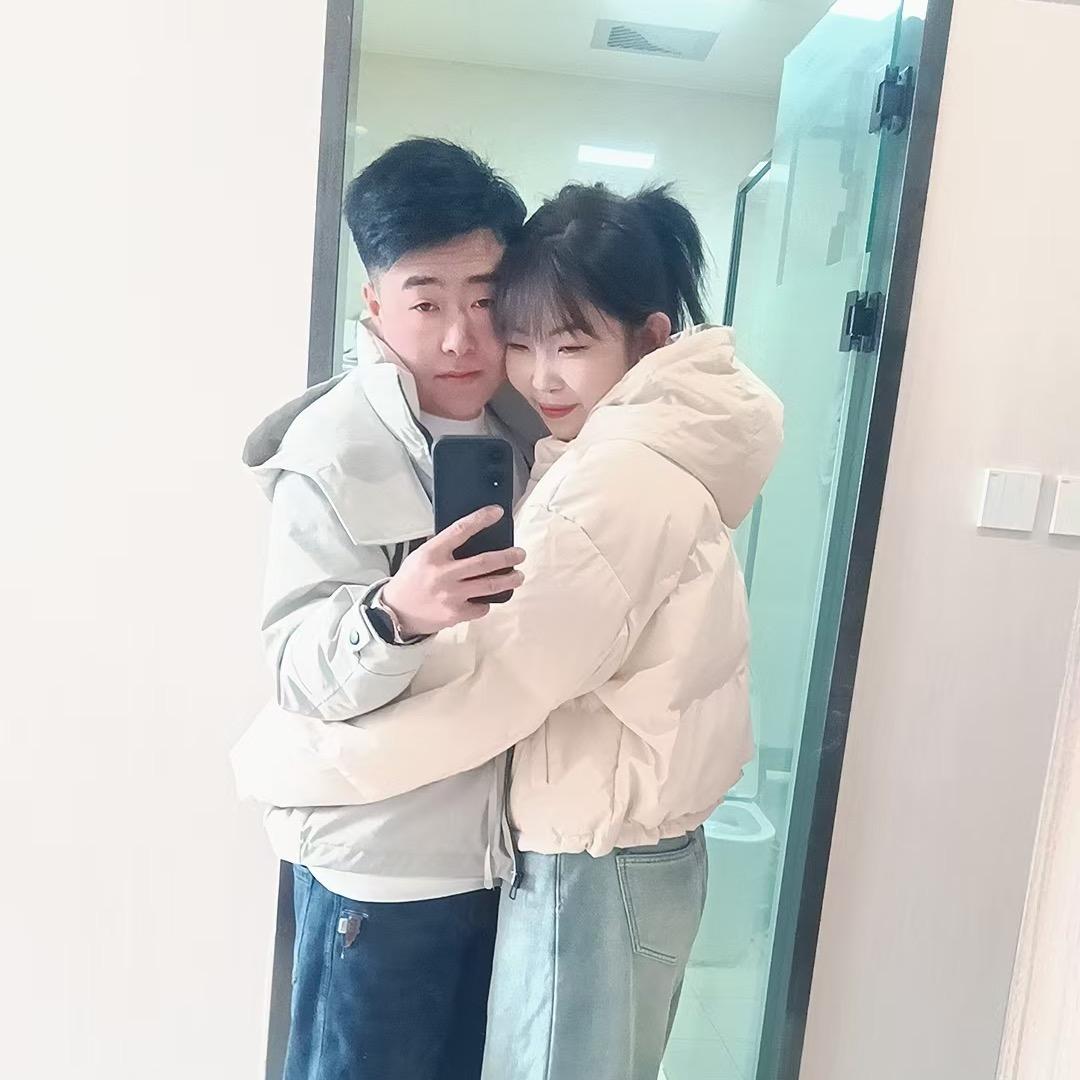 灿