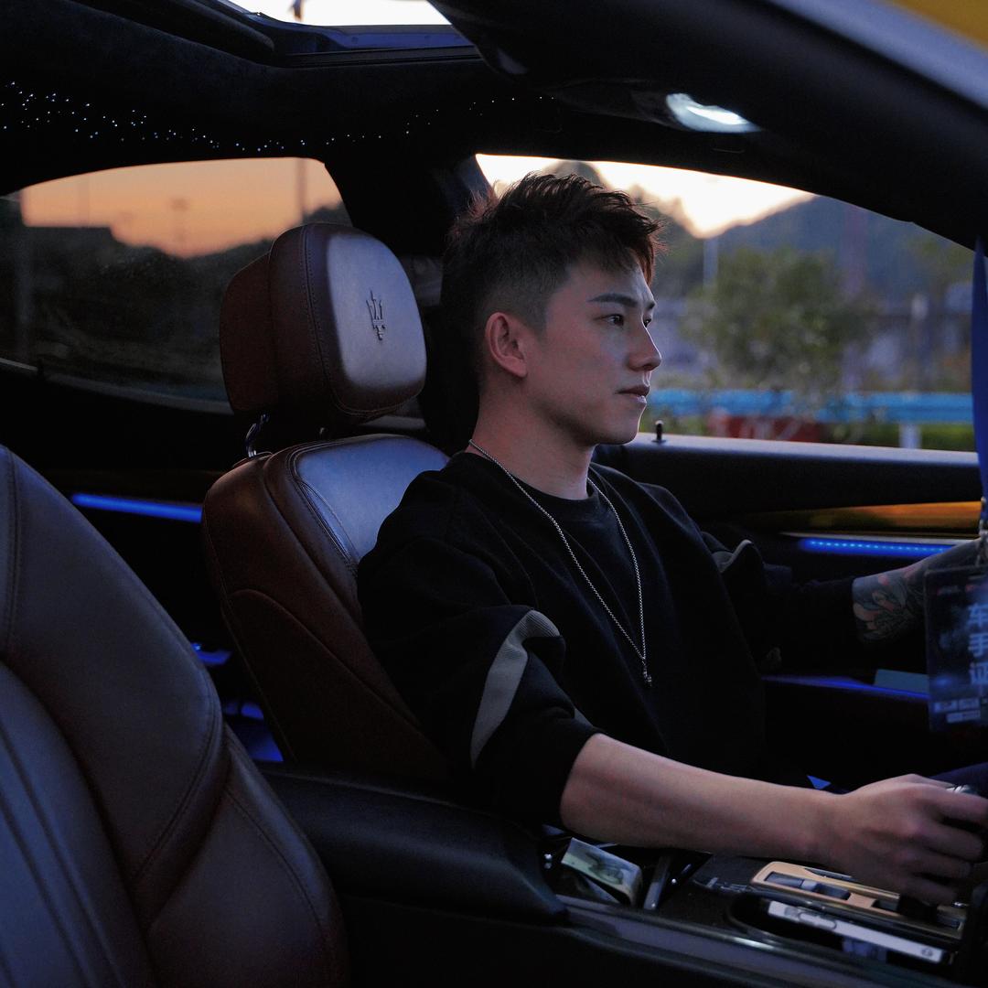 排气哥_______与超跑