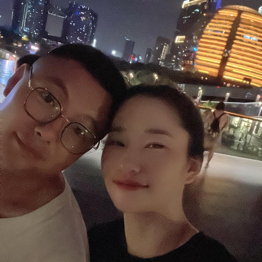 住在房车上的夫妻